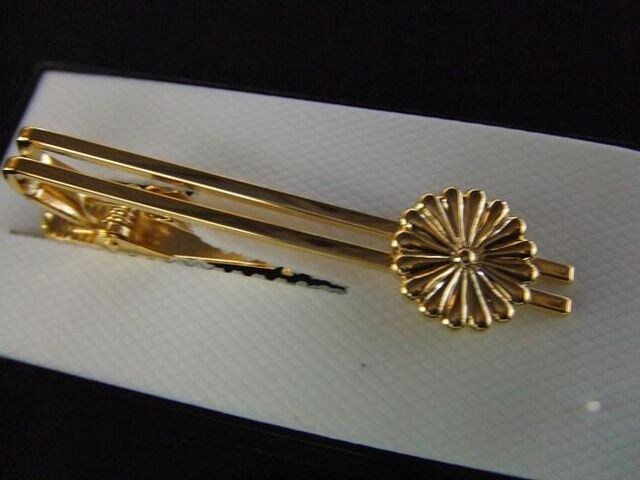 菊の御紋立体ネクタイピン菊紋菊花紋ご紋章代紋家紋 日 男性ファッション 新品 中古のオークション モバオク 菊の御紋立体ネクタイピン菊紋菊花紋ご紋章代紋家紋 日 男性ファッション 新品 中古のオークション モバオク