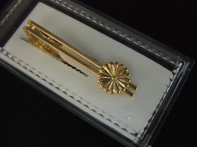 菊の御紋立体ネクタイピン菊紋菊花紋ご紋章代紋家紋 日 男性ファッション 新品 中古のオークション モバオク