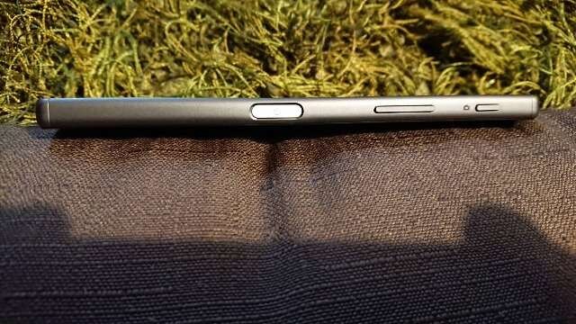 Softbank ソフトバンク Xperia Z5 エクスペリア Z5 白ロム 白rom 新品 中古のオークション モバオク Softbank ソフトバンク Xperia Z5 エクスペリア Z5 白ロム 白rom 新品 中古のオークション モバオク