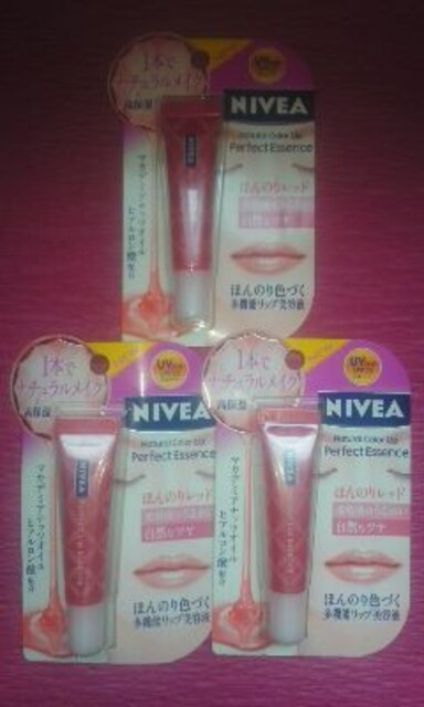 新品 Nivea ニベア ナチュラルカラーリップパーフェクトエッセンス ほんのりレッド 3個 新品 中古のオークション モバオク